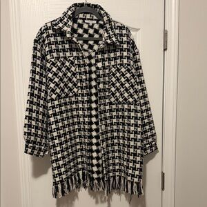 Veveret Black and White Patterned Jacket